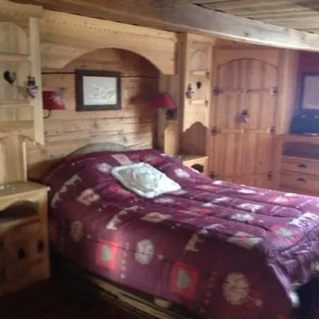 Reine Des Aravis - Isole Chalet *