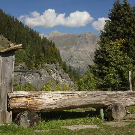 Reine Des Aravis - Isole * Flumet